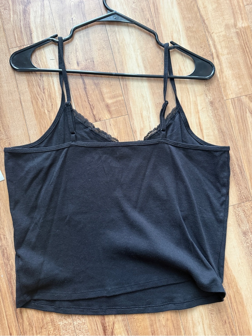 Basic black tank - Picture 4 of 4
